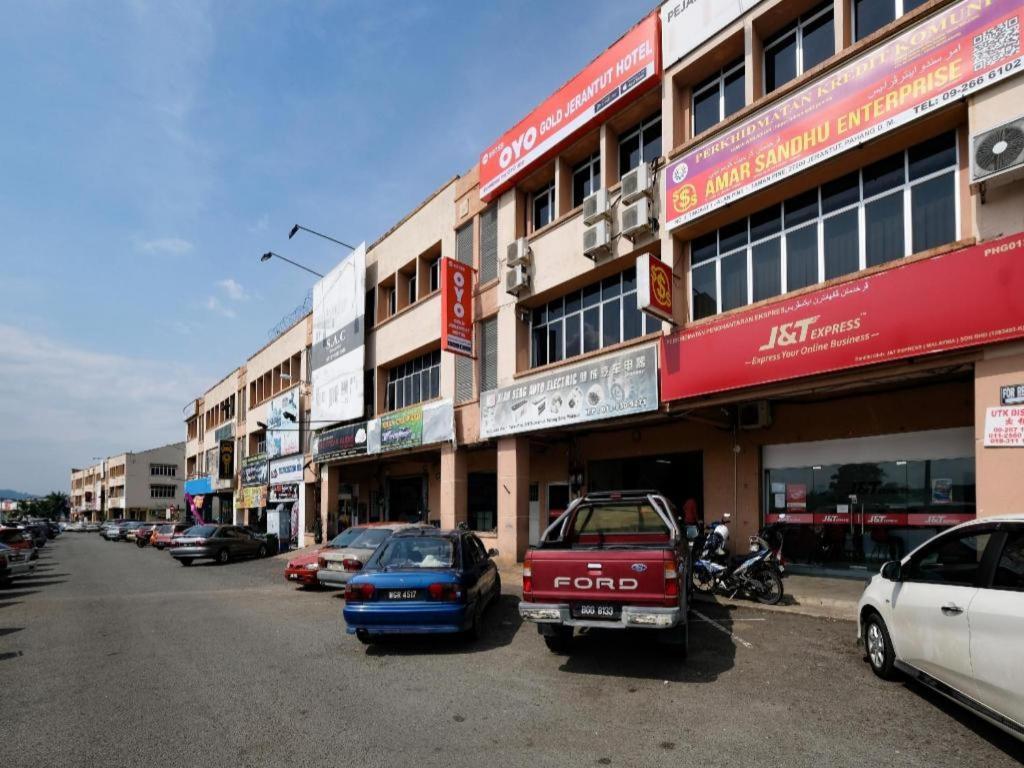 Oyo 89759 Gold Jerantut Hotel Exterior photo